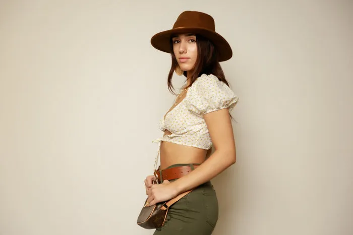 Honey Bee | Keyhole Crop